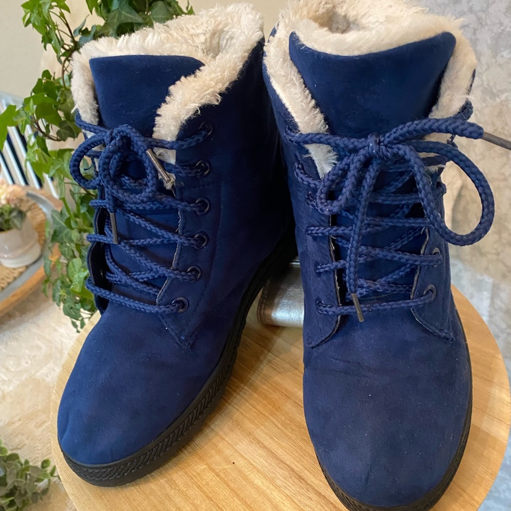 Women’s size 38 boots